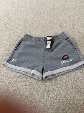 NWT Under Armour Light Gray Athletic Knit Shorts with Uchicargo logo Sz M